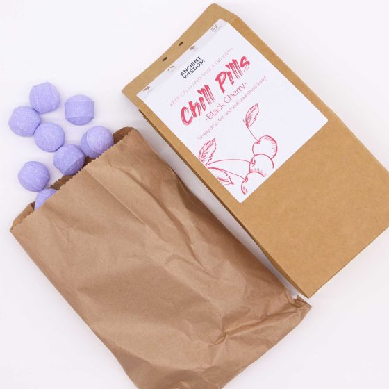 Chill Pills Badebomber 350g - Black Cherry - Billede 2