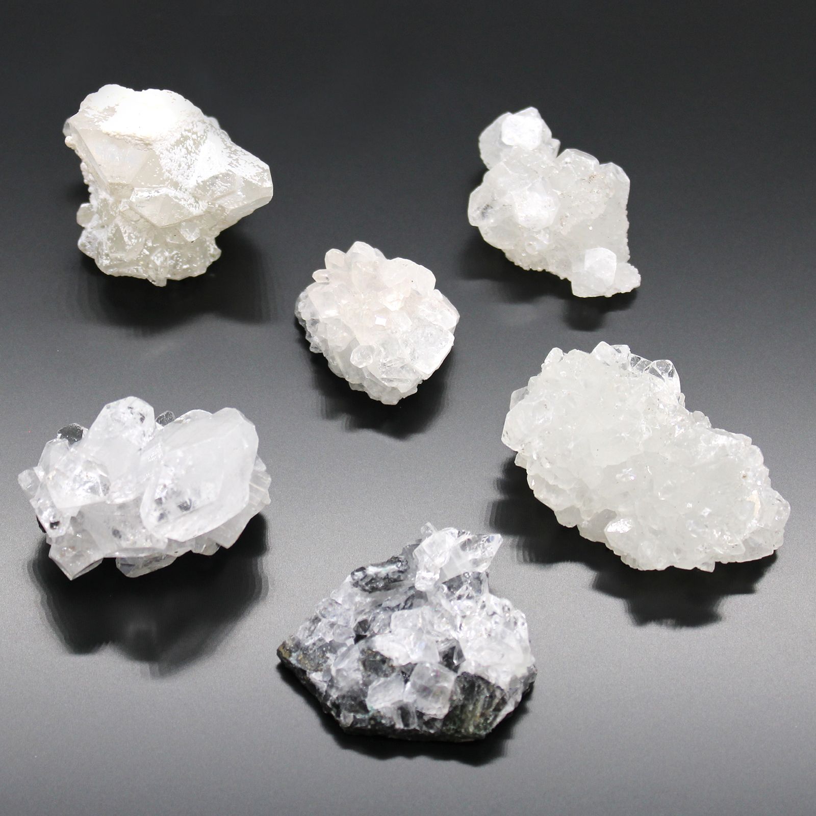 Hvide apophyllit-clusters – 20–30 mm