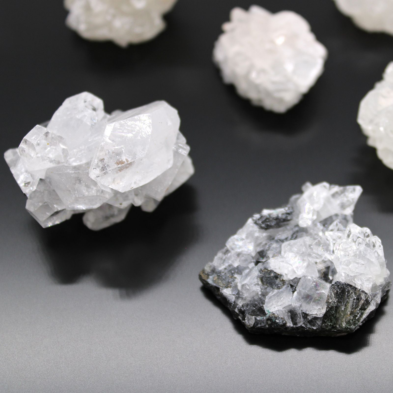 Hvide apophyllit-clusters – 20–30 mm